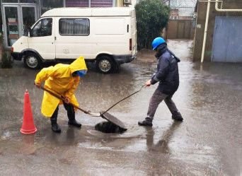 Pirallahı rayon Mənzil-Kommunal Təsərrüfatı Birliyinin kollektivi 24 saatlıq iş rejimində çalışır FOTO